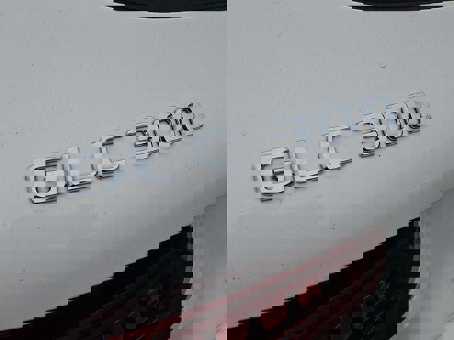 Used 2021 Mercedes-Benz GLC 300 4MATIC w/ Premium Package image 31