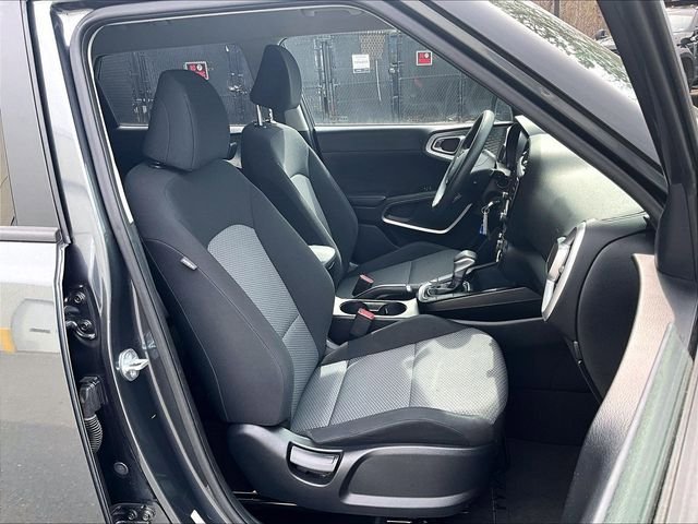 Used 2023 Kia Soul LX w/ LX Technology Package FWD image 7