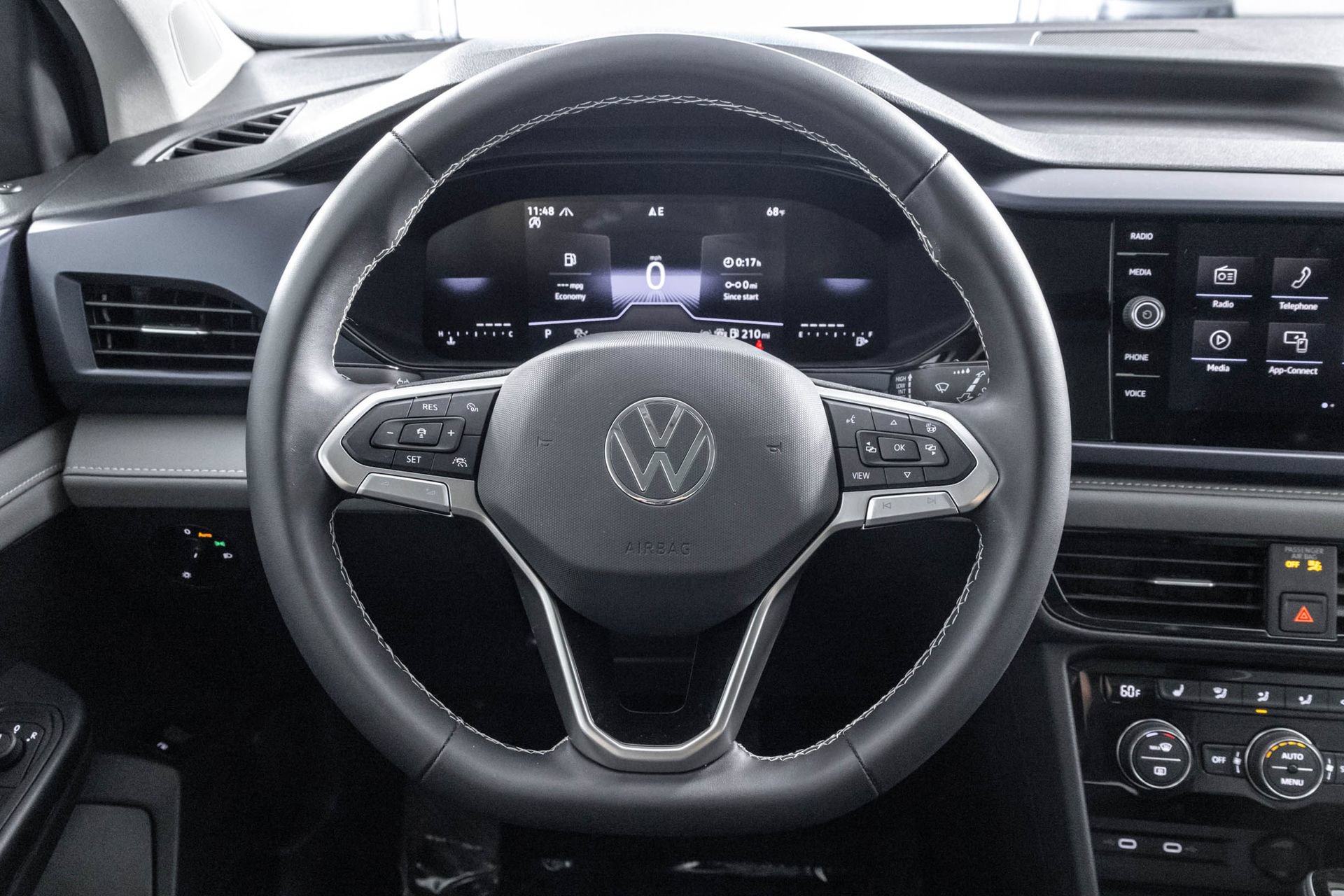 Used 2024 Volkswagen Taos SE w/ Panoramic Sunroof Package AWD/4WD image 28