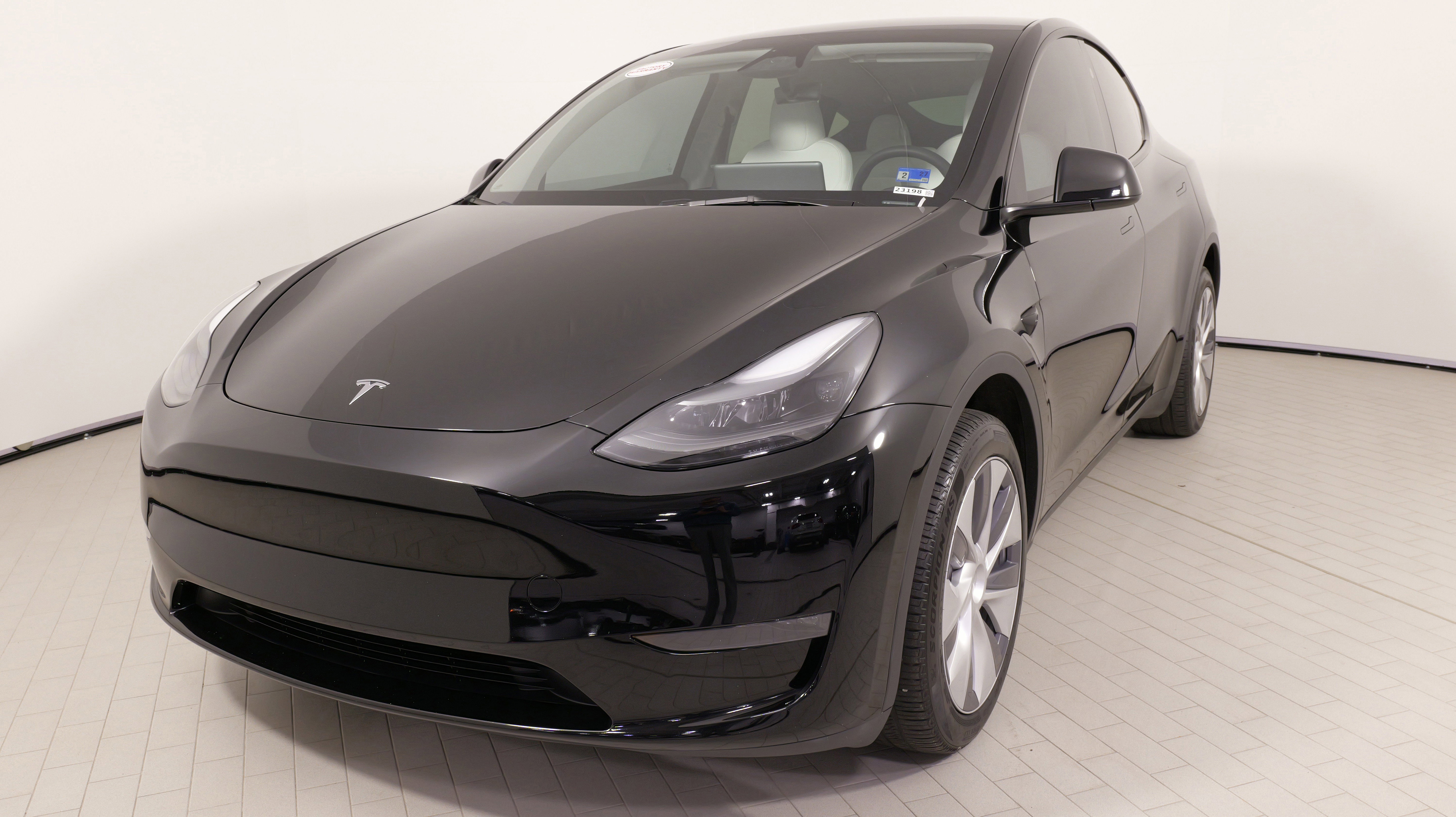 Used 2024 Tesla Model Y Long Range image 3