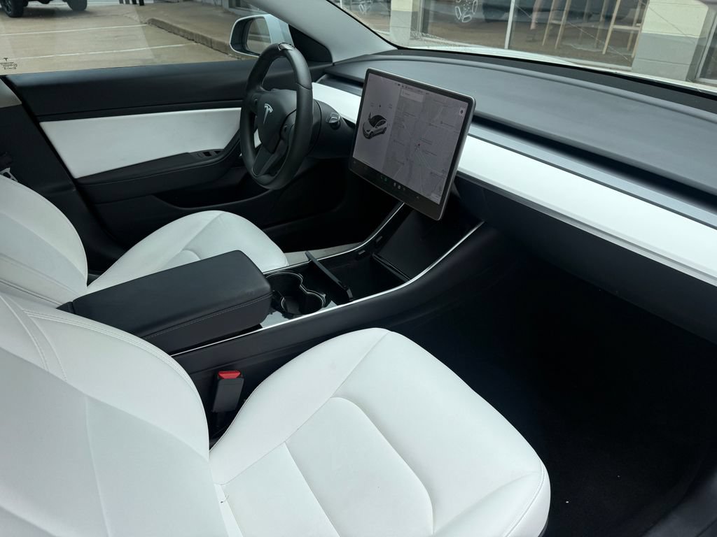 Used 2020 Tesla Model 3 Standard Range Plus RWD image 3