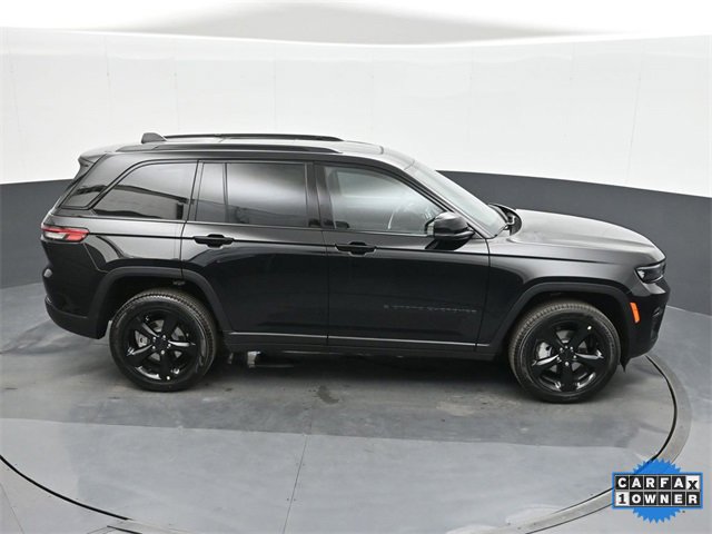 Used 2025 Jeep Grand Cherokee Limited w/ Luxury Tech Group II image 30