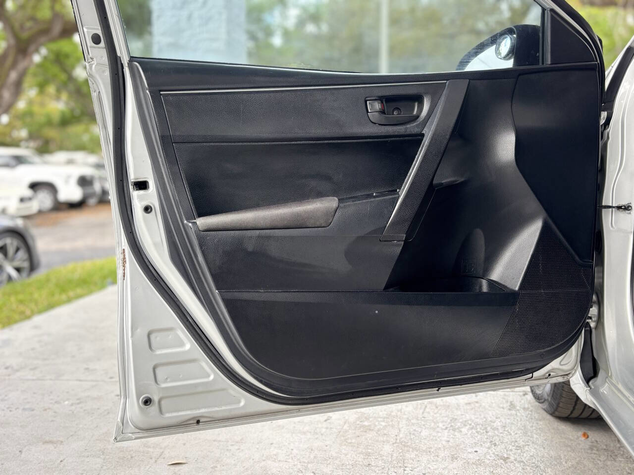 Used 2015 Toyota Corolla L image 12