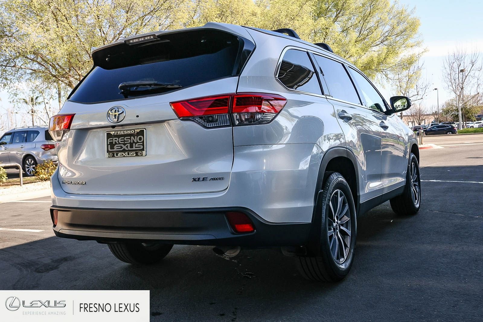 Used 2019 Toyota Highlander XLE w/ Carpet Mat Package (TMS) image 6