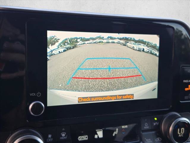 Used 2024 Toyota Highlander LE FWD image 11