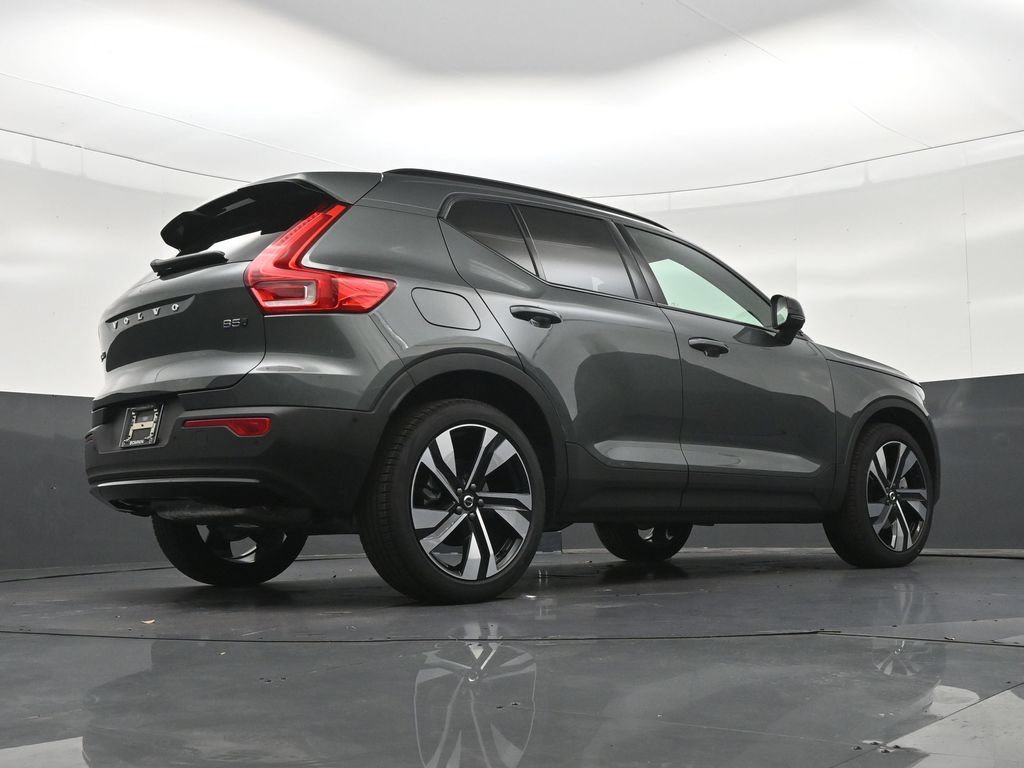 New 2026 Volvo XC40 B5 Plus AWD/4WD image 25