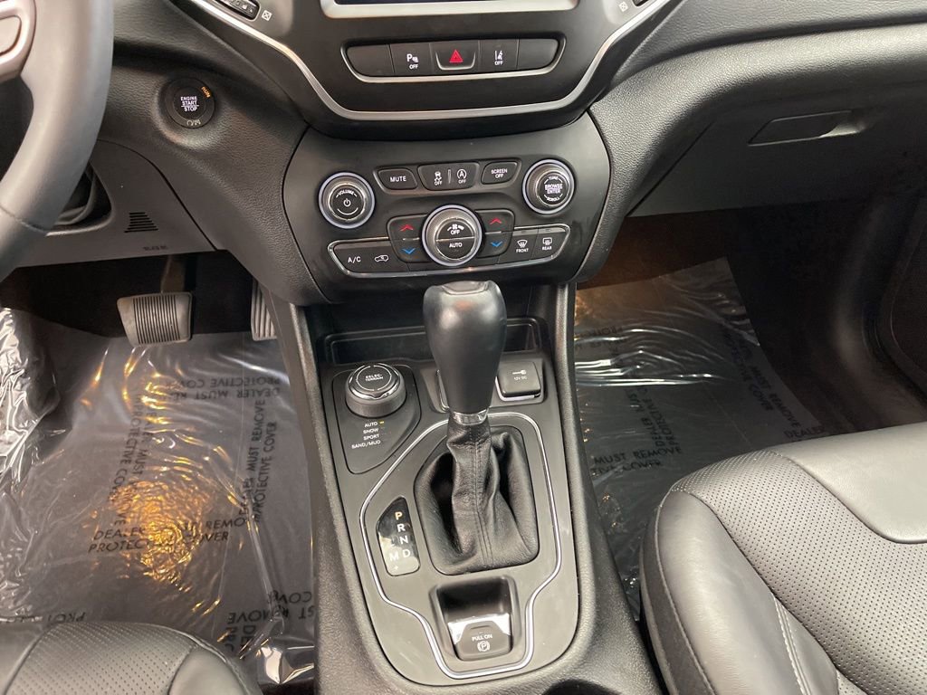 Used 2021 Jeep Cherokee Latitude Lux w/ Comfort/Convenience Group image 18