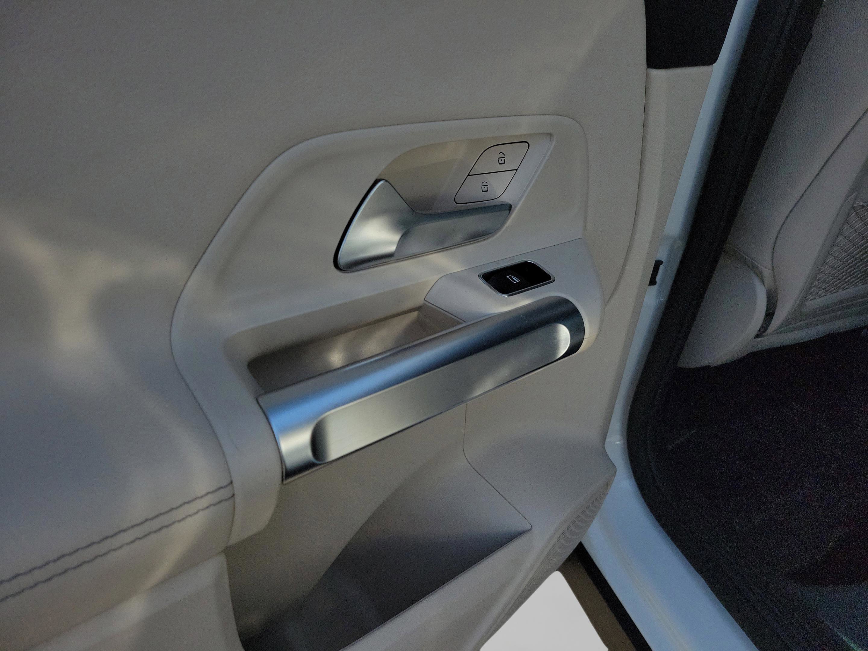 Certified 2025 Mercedes-Benz GLB 250 image 27