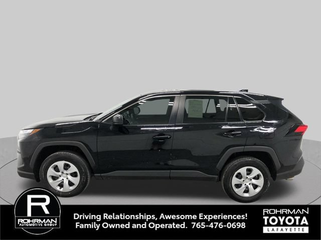 Used 2024 Toyota RAV4 LE AWD/4WD image 3