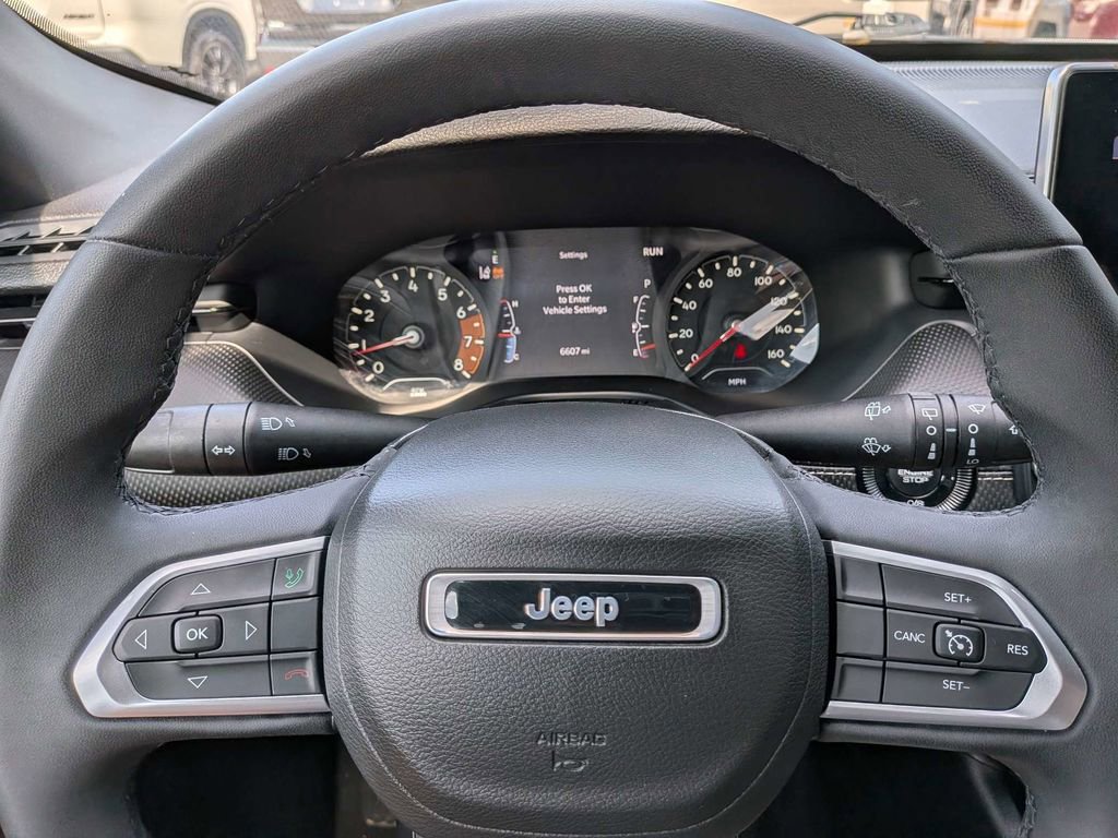 Used 2022 Jeep Compass Latitude FWD image 28