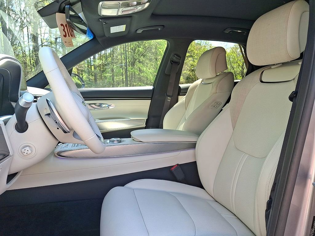 Used 2024 Genesis Electrified GV70 Advanced image 11