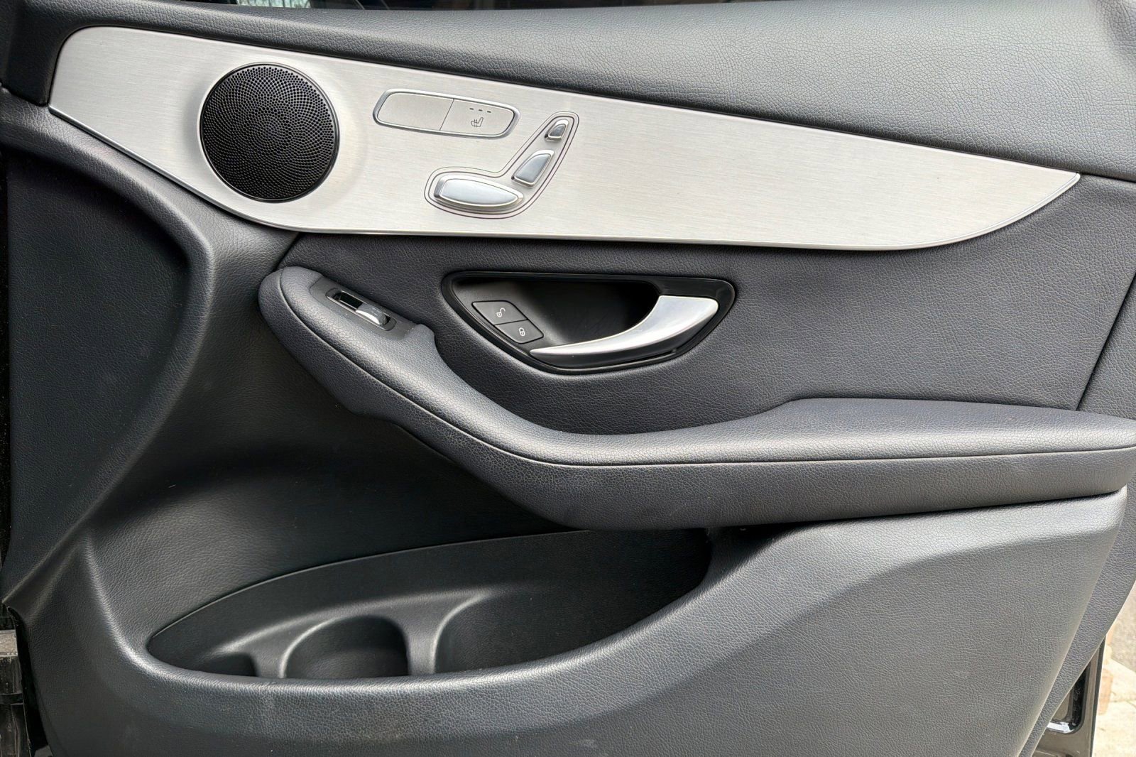 Used 2019 Mercedes-Benz GLC 300 4MATIC image 23