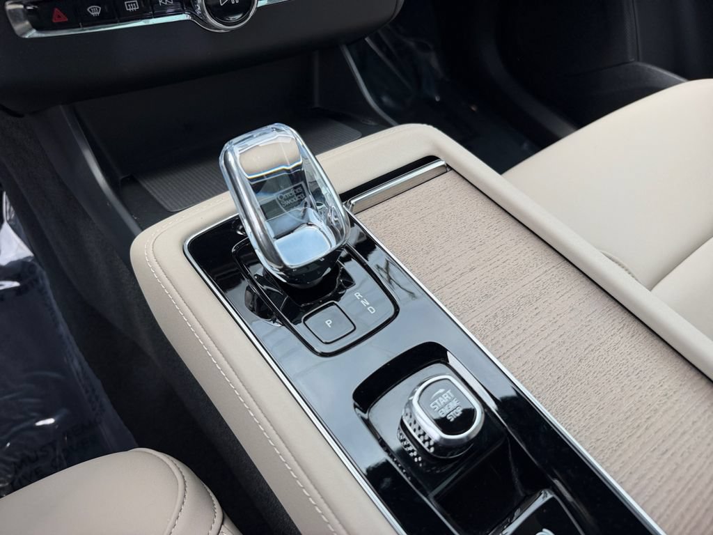 Certified 2026 Volvo XC90 B6 Plus AWD/4WD image 25