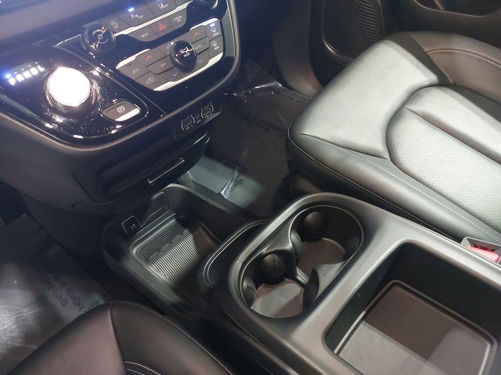 Used 2025 Chrysler Pacifica Select image 27