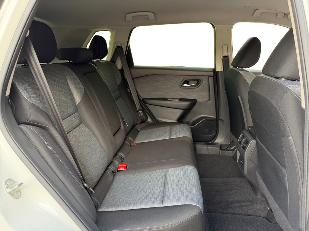 Used 2023 Nissan Rogue SV AWD/4WD image 20