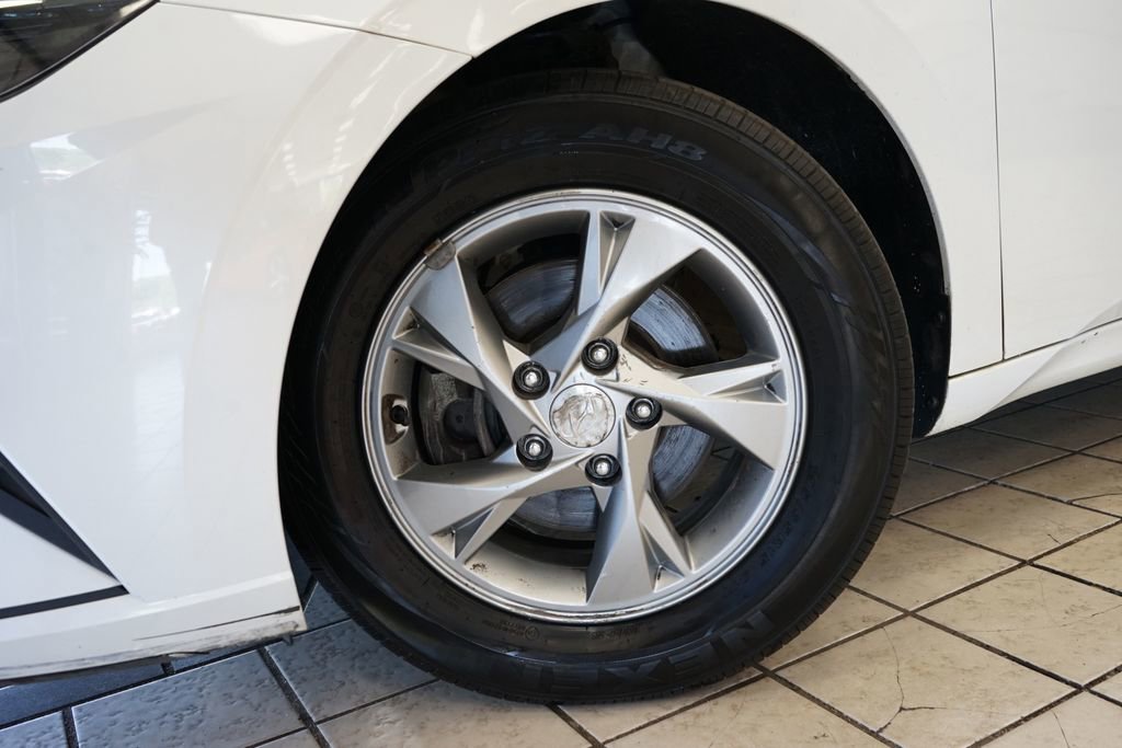 Used 2021 Hyundai Elantra SE FWD image 44