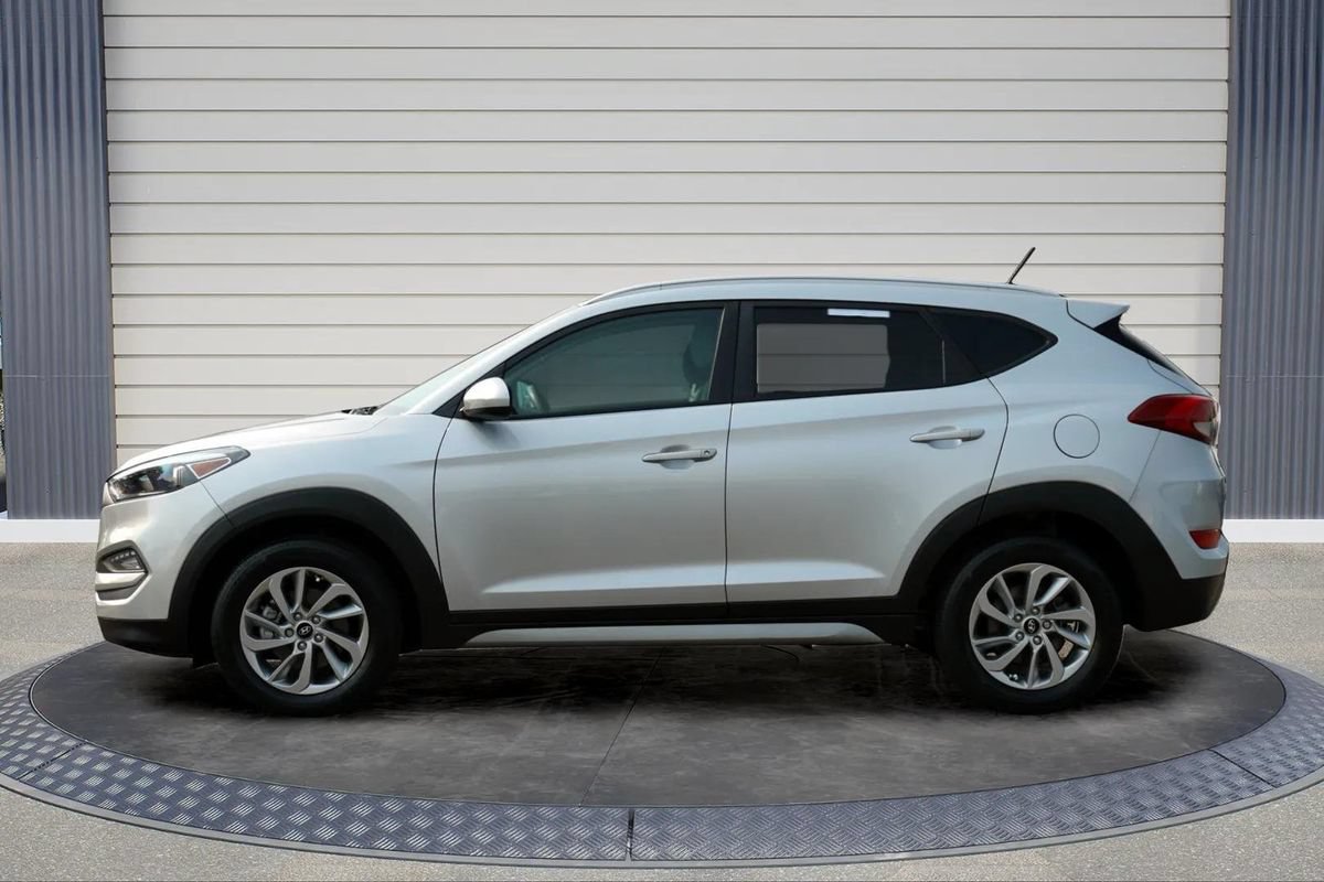 Used 2017 Hyundai Tucson SE w/ SE Popular Package 02 AWD/4WD image 4