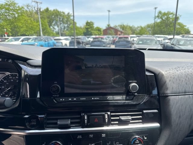 Used 2025 Nissan Pathfinder SV AWD/4WD image 15