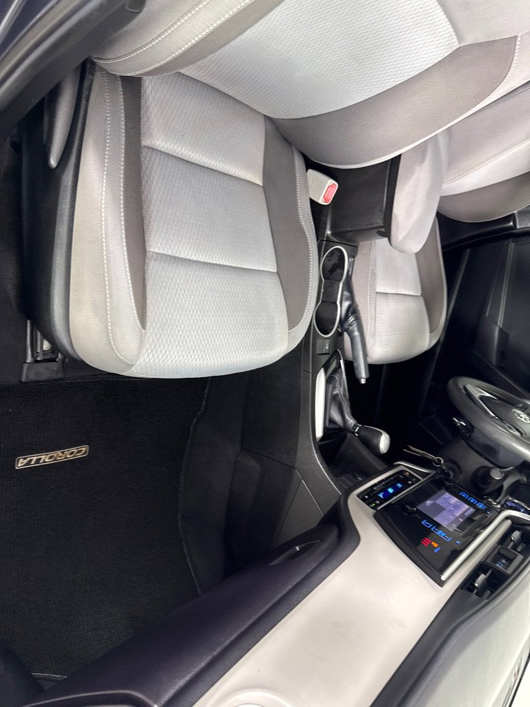 Used 2018 Toyota Corolla LE image 23