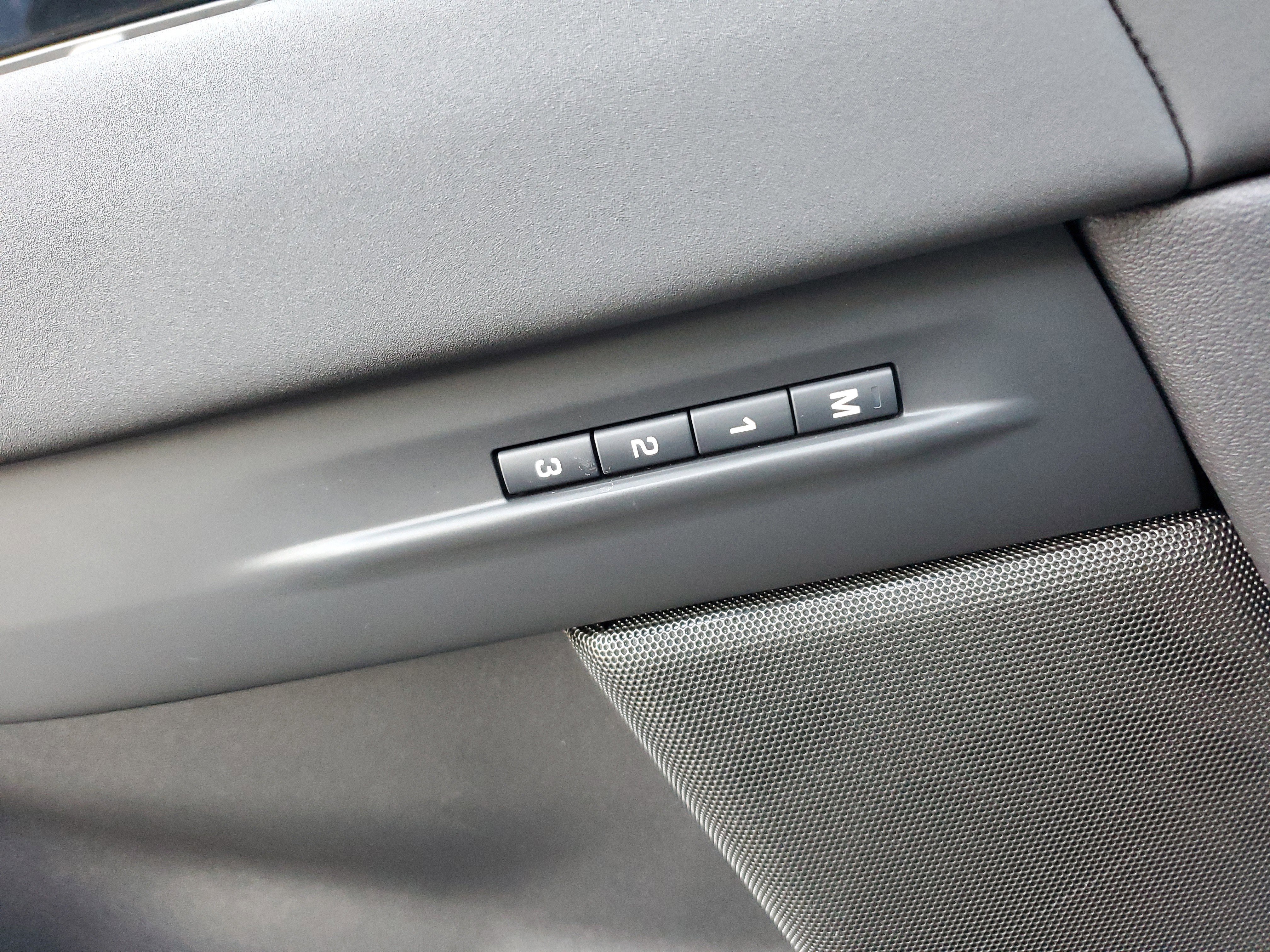 Used 2024 Land Rover Range Rover Evoque Dynamic SE image 27