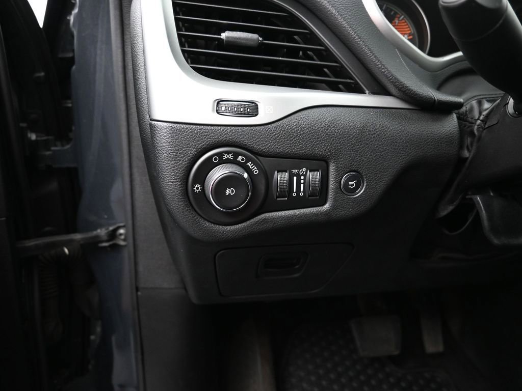 Used 2016 Jeep Cherokee Trailhawk w/ Comfort/Convenience Group image 13