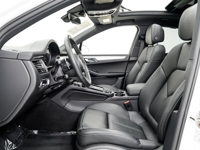 Certified 2026 Porsche Macan AWD/4WD image 6