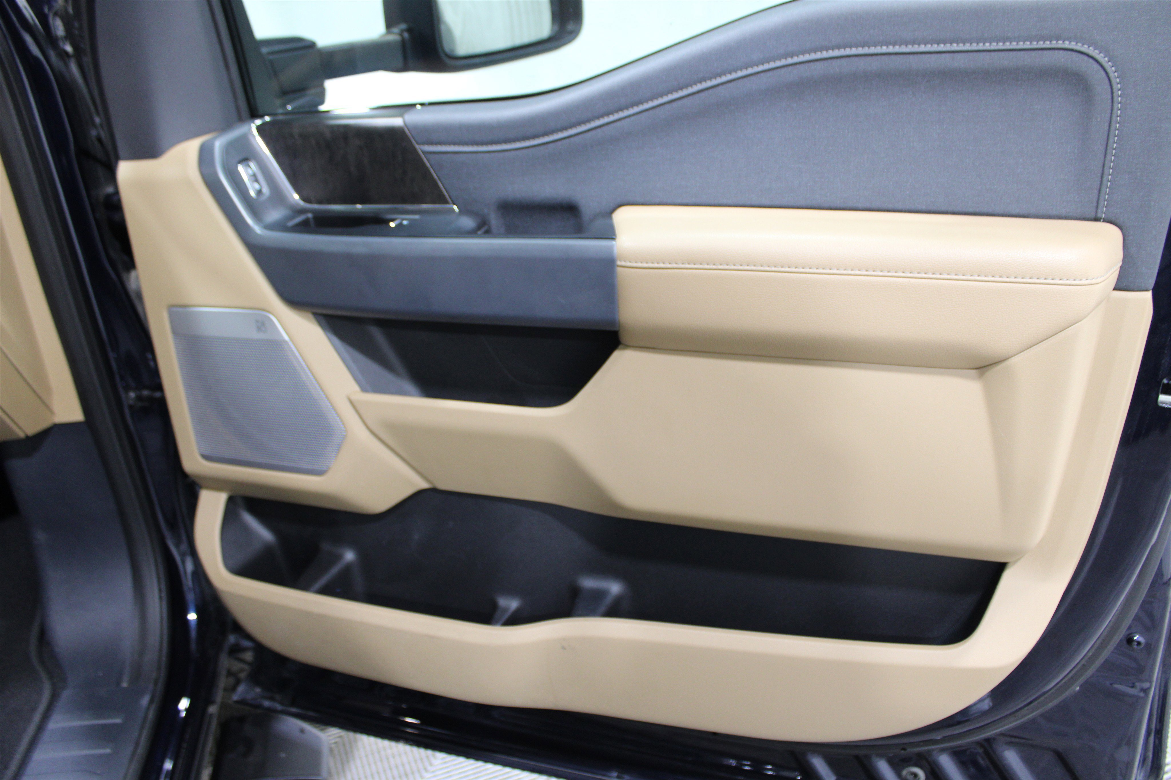 Used 2023 Ford F250 Lariat w/ Lariat Ultimate Package image 27