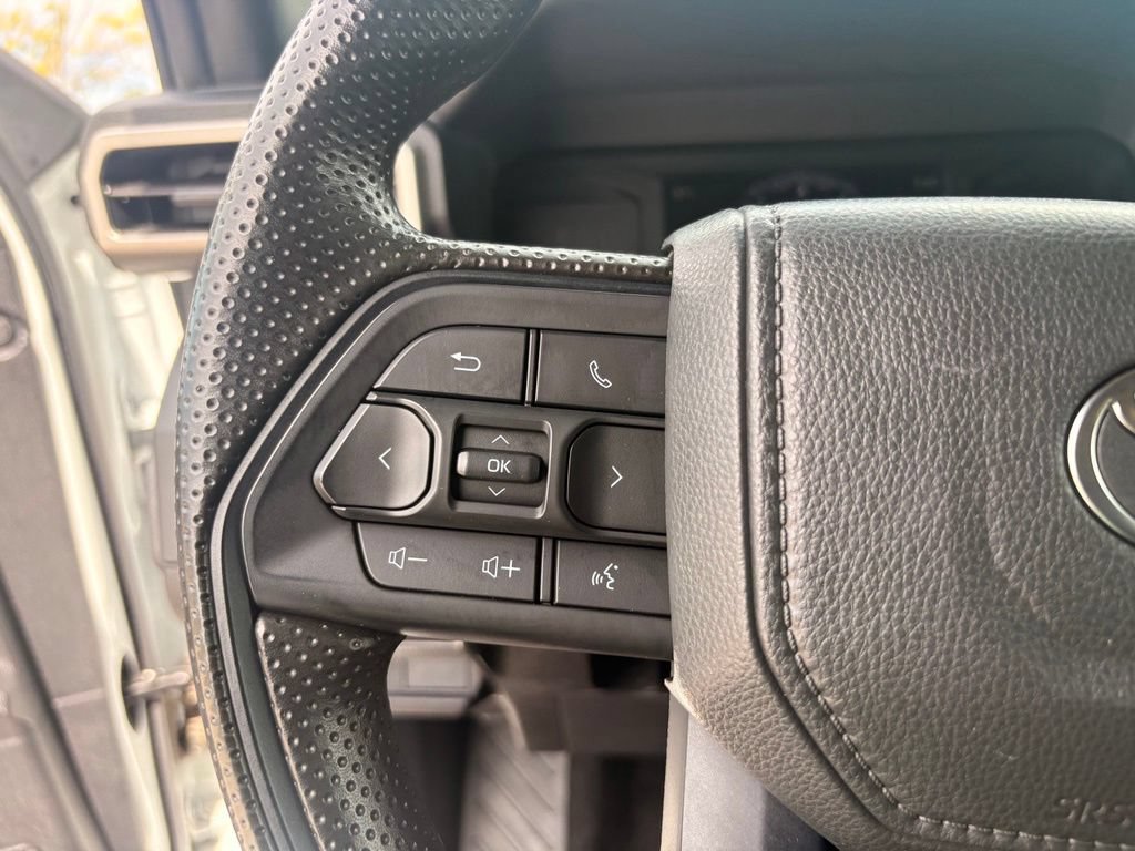 Used 2025 Toyota Tacoma SR AWD/4WD image 23