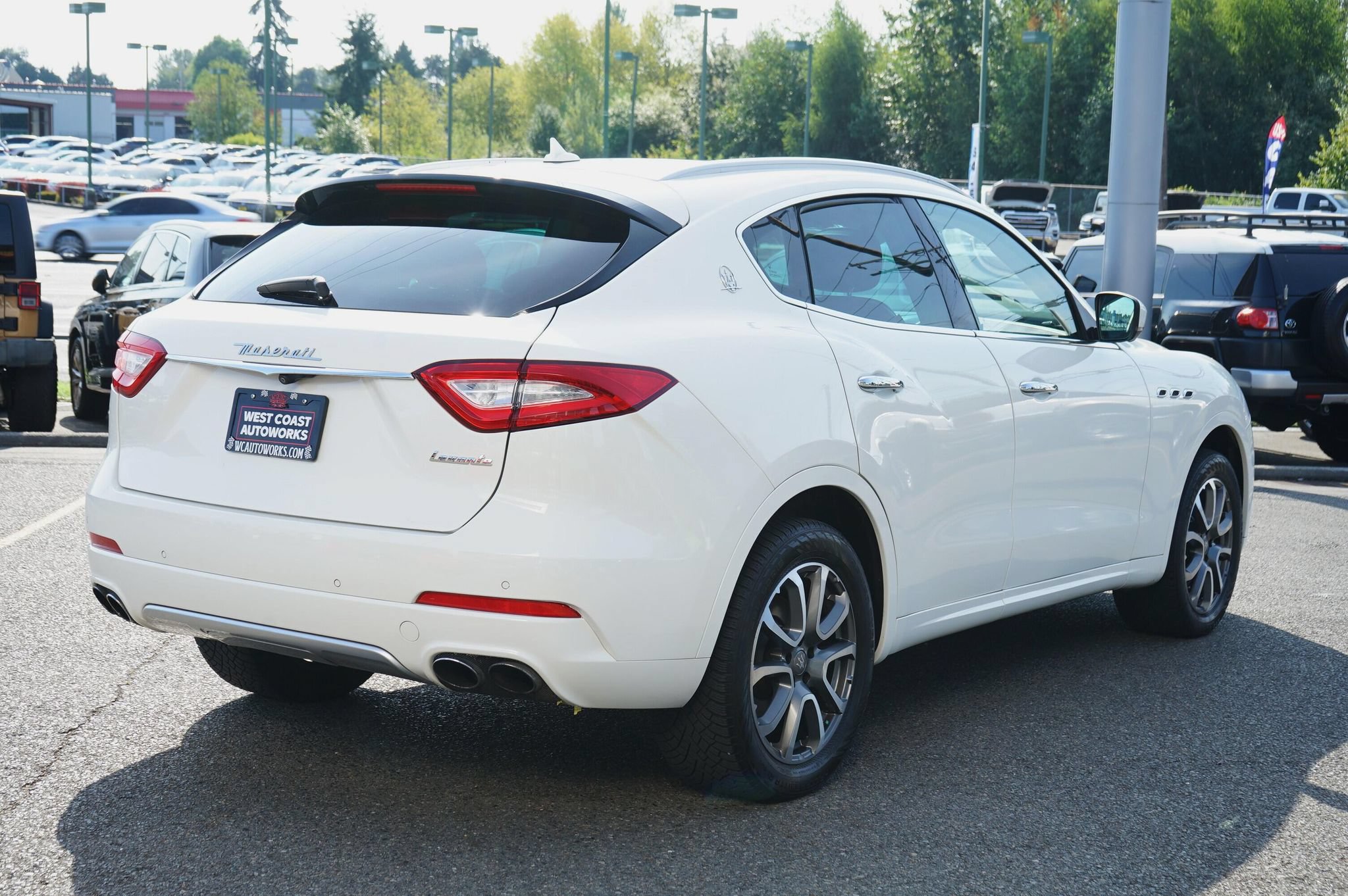 Used 2017 Maserati Levante w/ Luxury Package AWD/4WD image 6