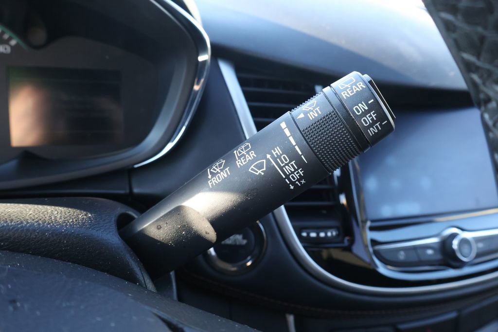 Used 2022 Chevrolet Trax LT w/ LT Convenience Package image 17