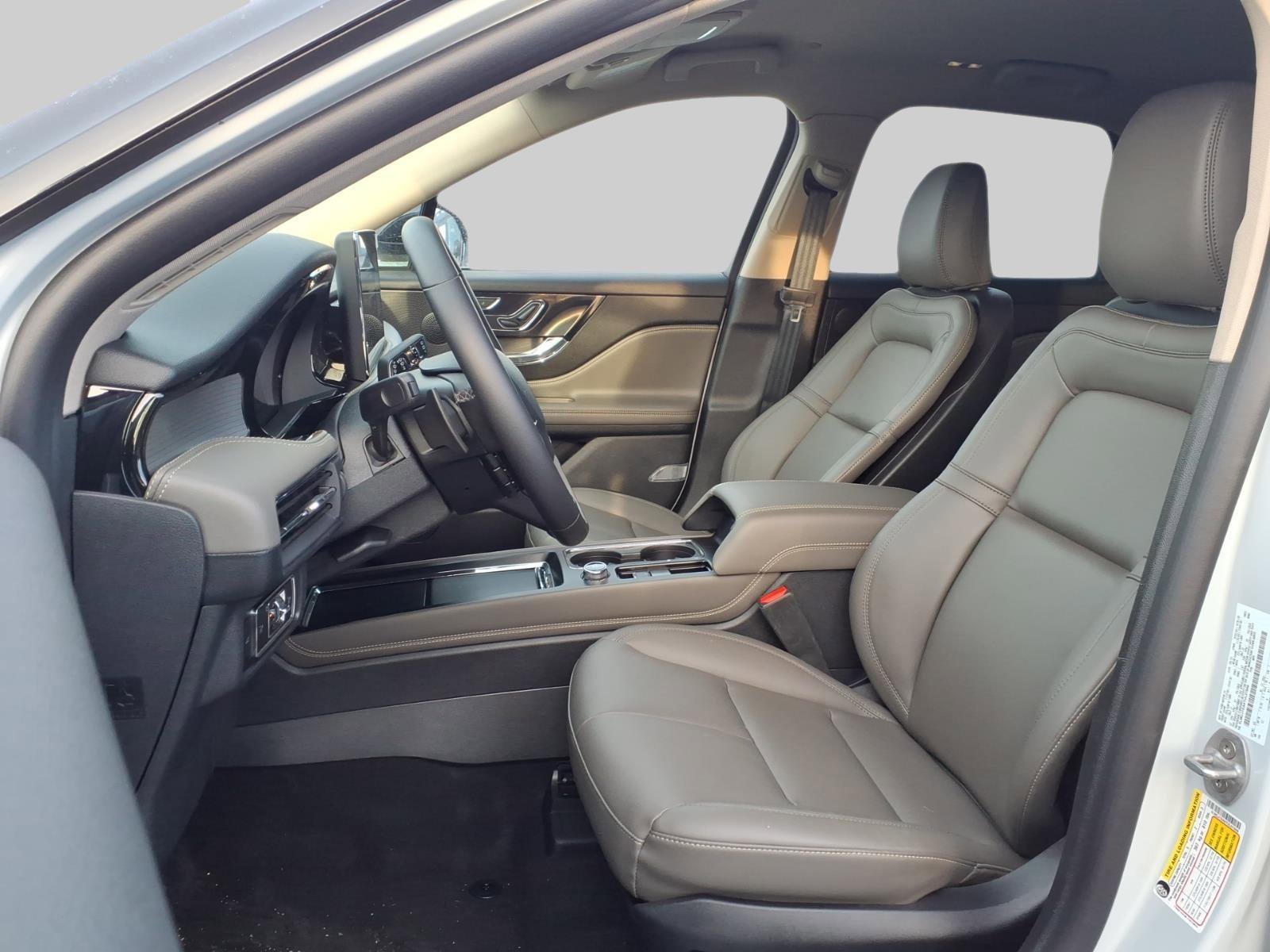 Used 2026 Lincoln Corsair Premiere image 15