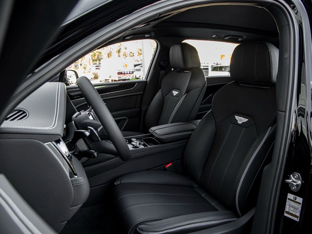 Used 2024 Bentley Bentayga Extended Wheelbase AWD/4WD image 14