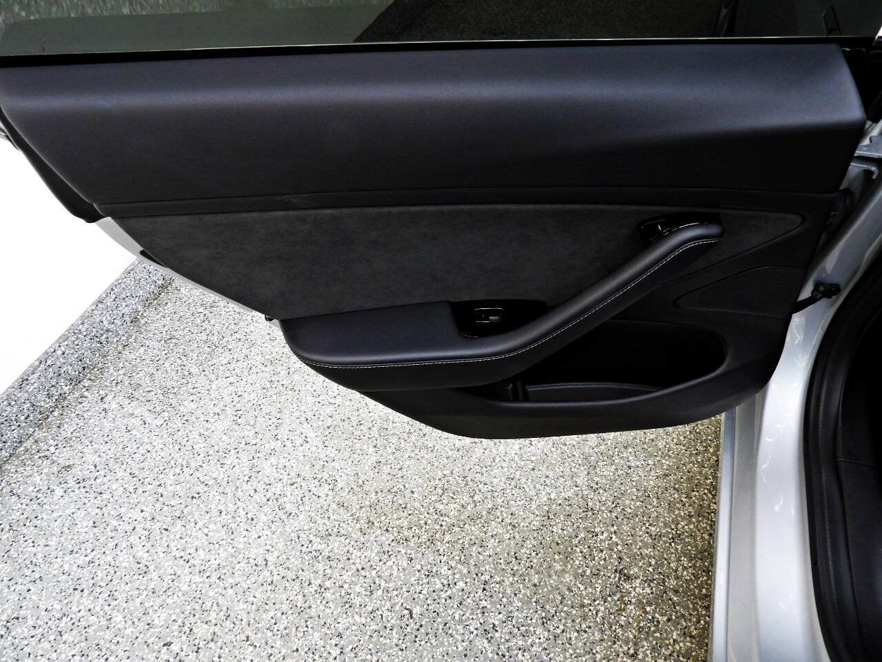 Used 2018 Tesla Model 3 Long Range image 9