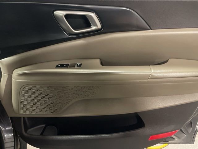 Used 2025 Kia Carnival image 60