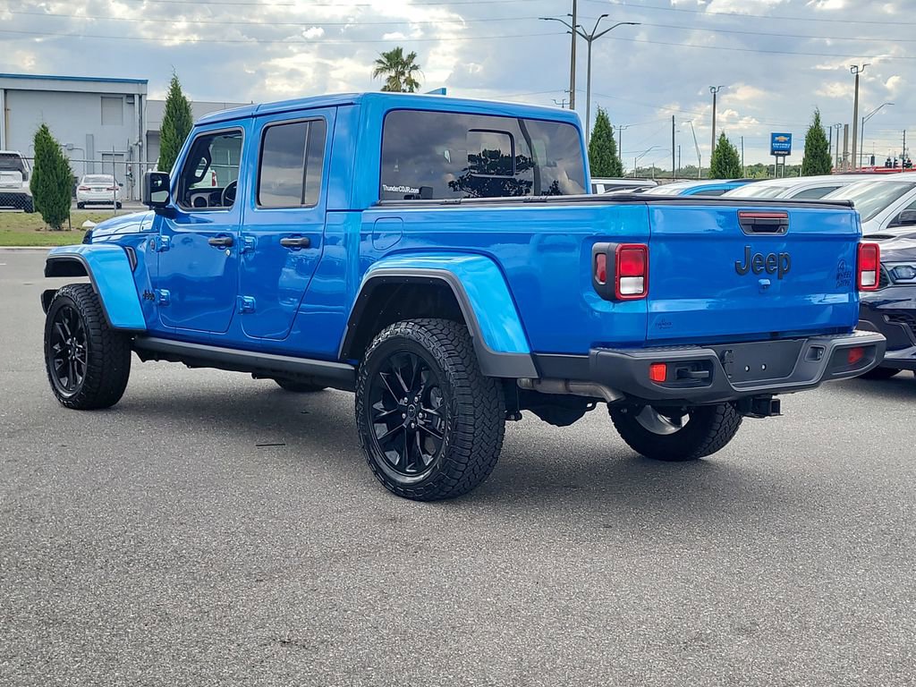Used 2025 Jeep Gladiator Sport AWD/4WD image 3
