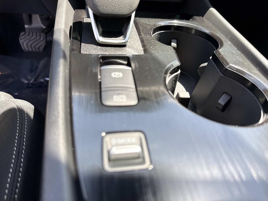 Used 2026 Nissan Rogue SV FWD image 32