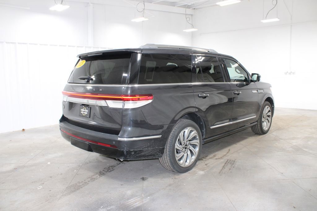 Used 2023 Lincoln Navigator Reserve AWD/4WD image 9