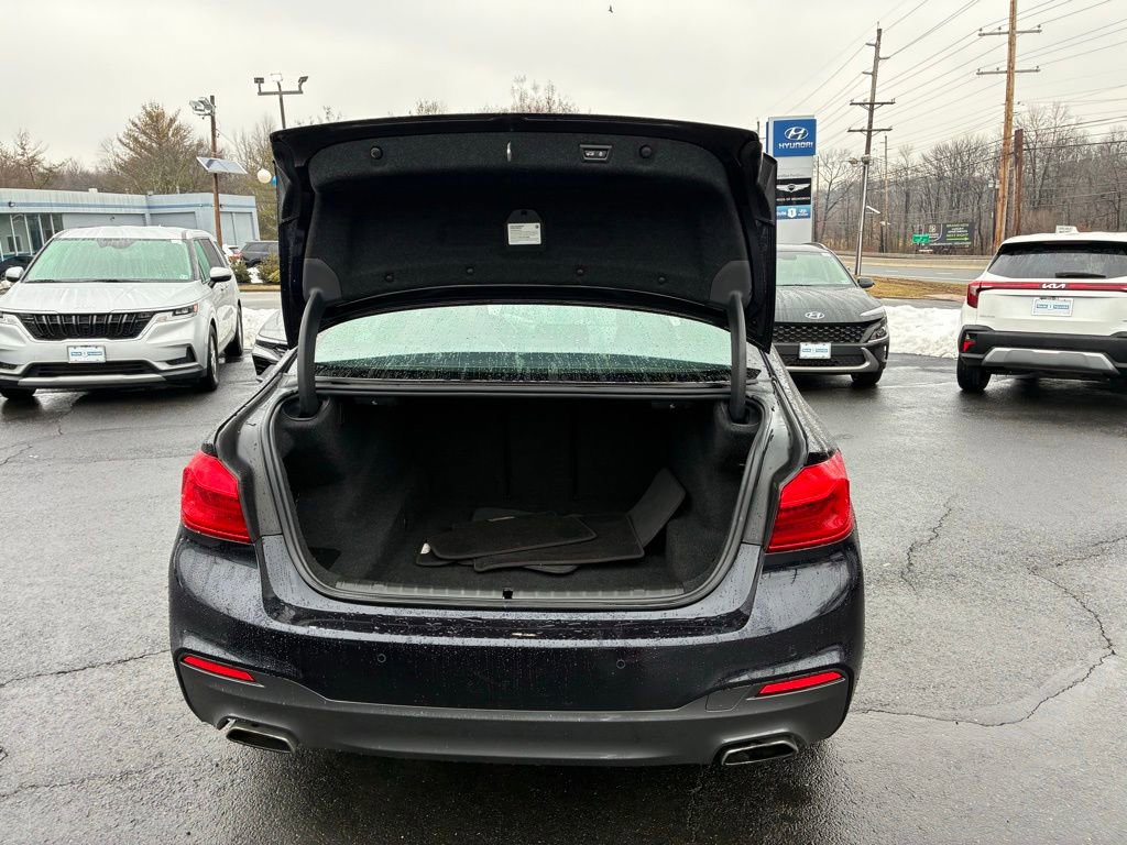 Used 2019 BMW 530i xDrive w/ M Sport Package image 11