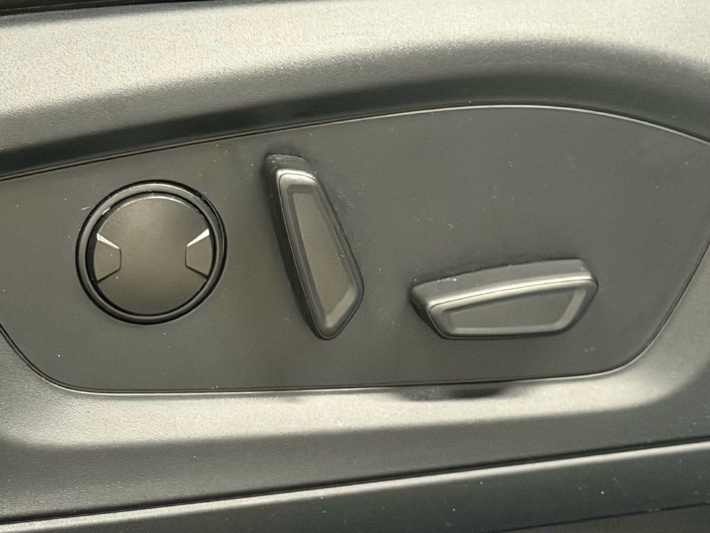 Used 2023 Ford Explorer Platinum w/ Technology Package image 30