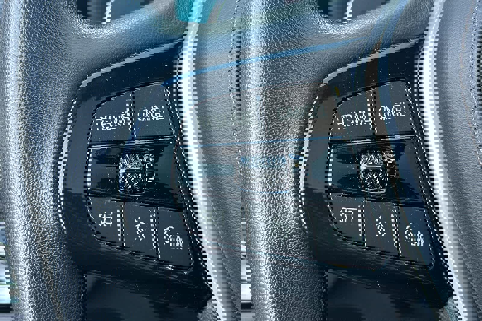 Certified 2023 BMW 530e w/ Convenience Package image 28