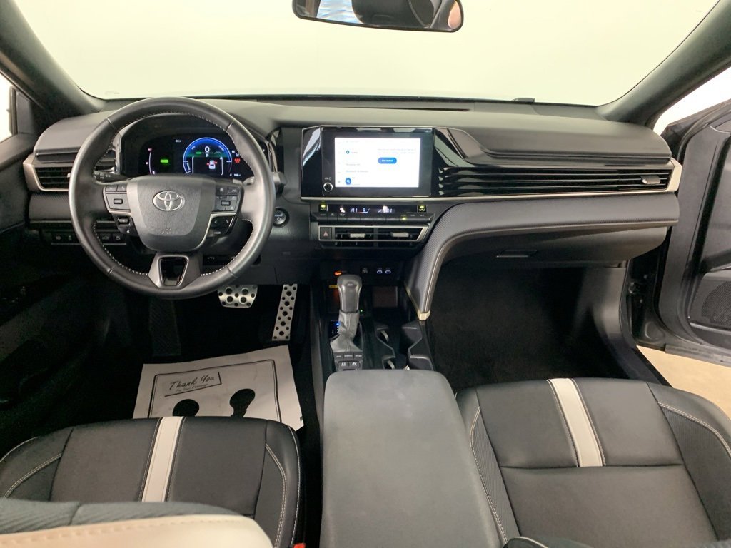 Used 2025 Toyota Camry SE image 34
