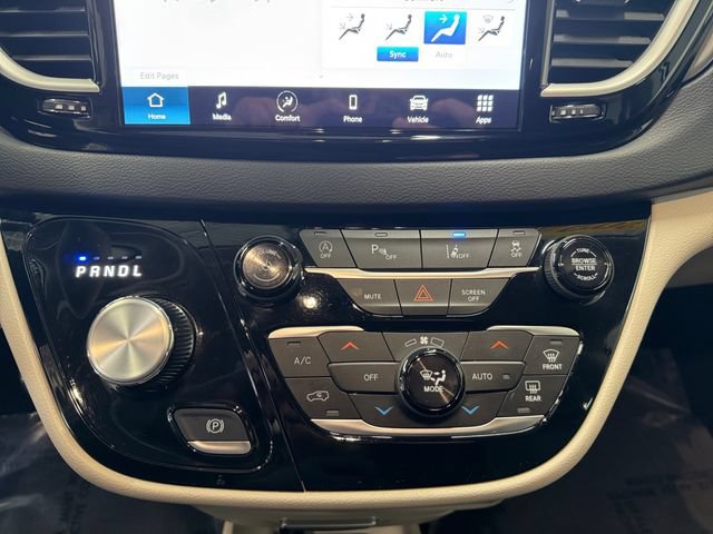 Used 2024 Chrysler Pacifica Touring-L FWD image 28
