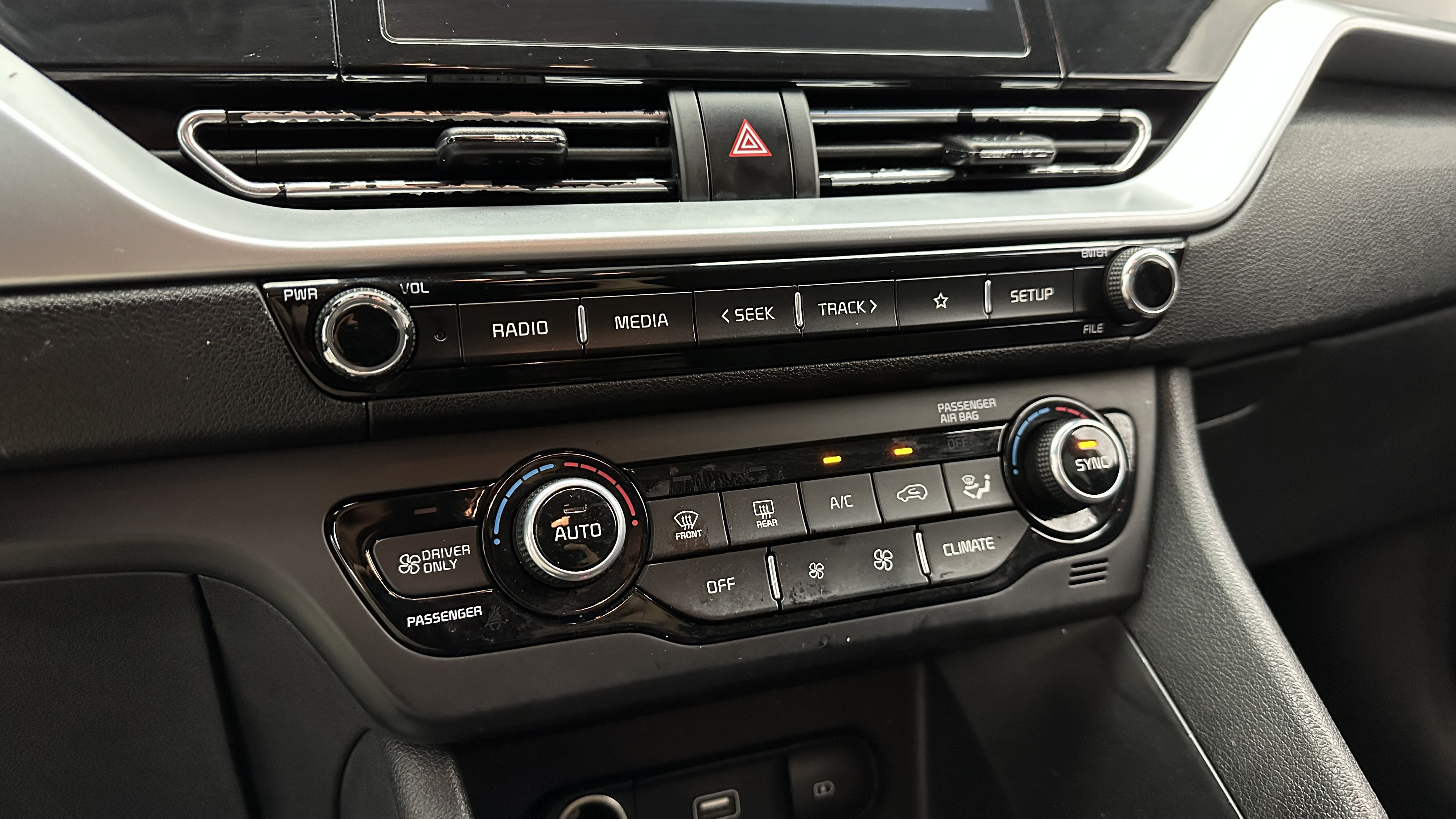 Used 2020 Kia Niro LX FWD image 16