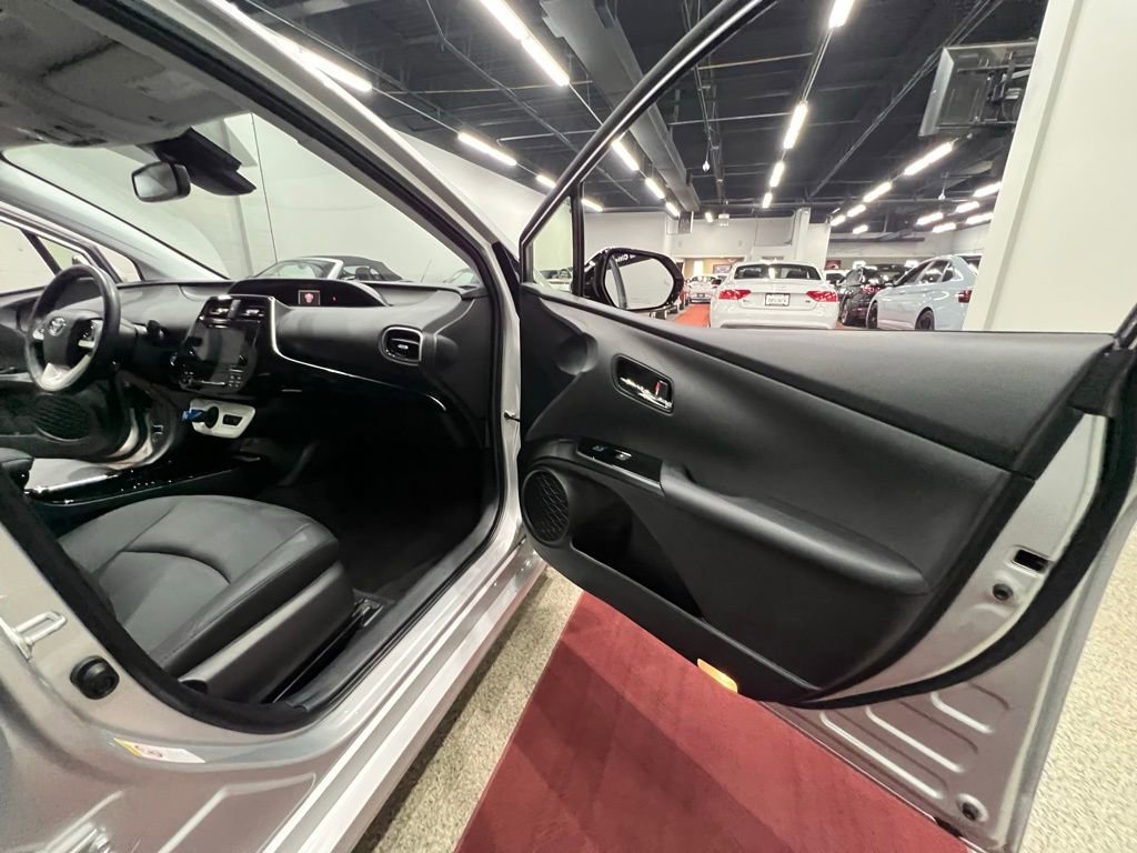 Used 2017 Toyota Prius Four w/ Advanced Technology Package image 39