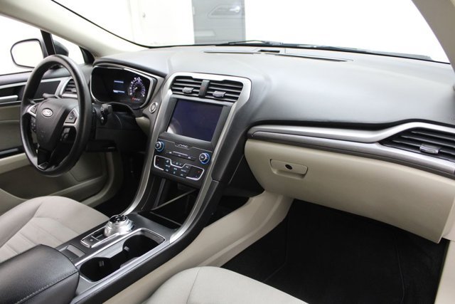 Certified 2019 Ford Fusion SE FWD image 4