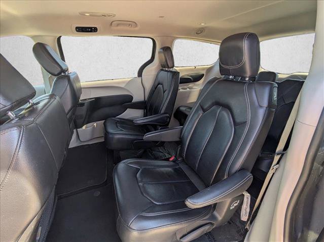 Used 2022 Chrysler Pacifica Touring-L FWD image 14