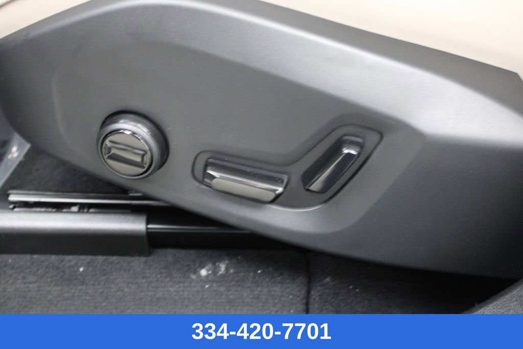 New 2026 Volvo XC60 B5 Plus w/ Climate Package image 19