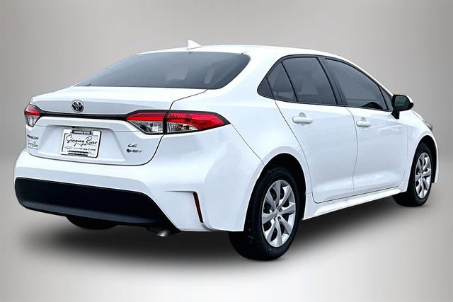 Used 2025 Toyota Corolla LE image 5