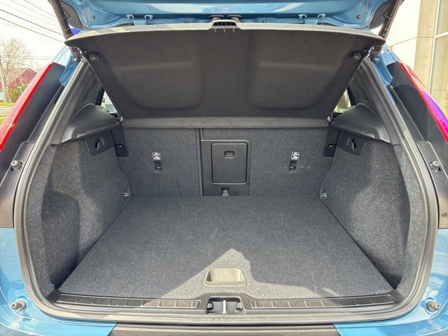 Used 2025 Volvo XC40 B5 Core image 12