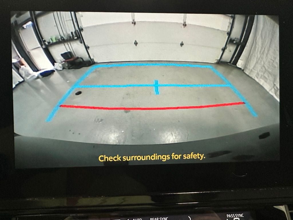 Used 2025 Toyota Sienna LE FWD image 38